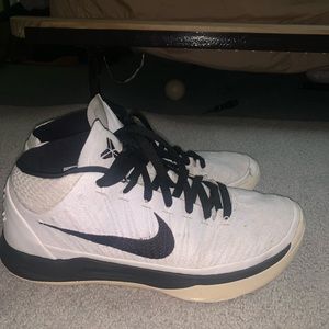 Kobe A.D. mid “white”